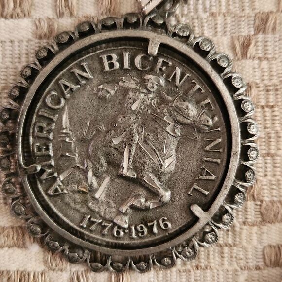 Vintage Commemorative American Bicentennial pendant necklace of pewter